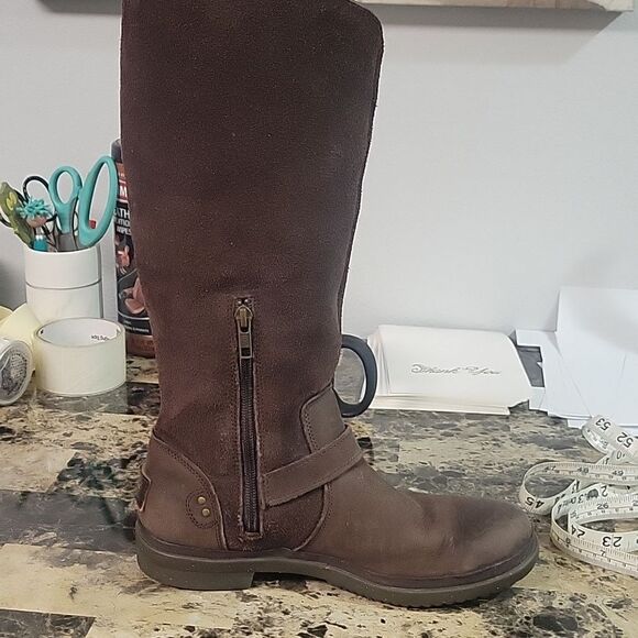 UGG THOMSEN STOUT WATER AND SNOW RESISTANT LEATHER BOOTS, SZ 8 - Picture 11 of 12